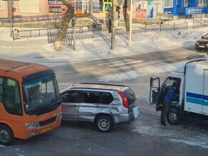 В Благовещенске в результате ДТП с пассажирским автобусом пострадали люди