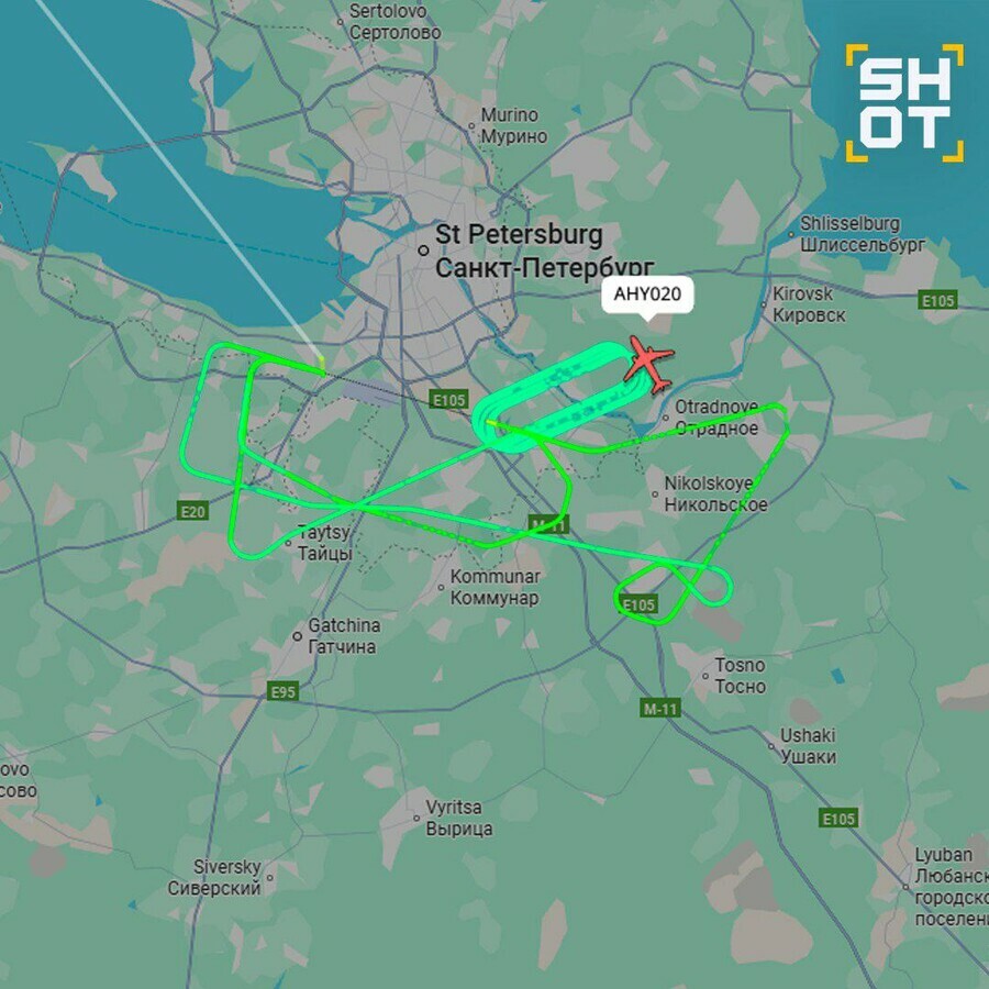 Пассажирский самолт готовится к аварийной посадке в СанктПетербурге
