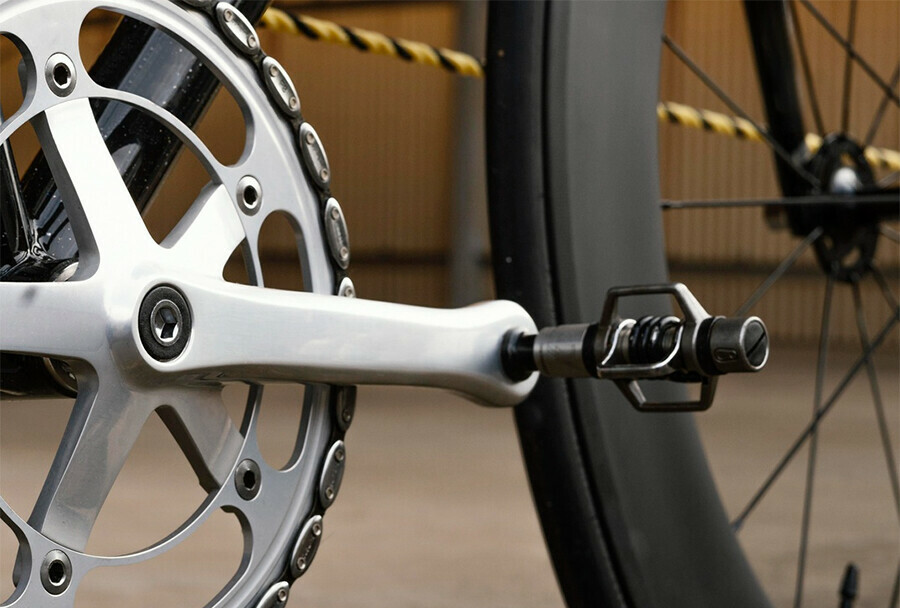 В Белогорске под колеса автомобиля попал велосипедист