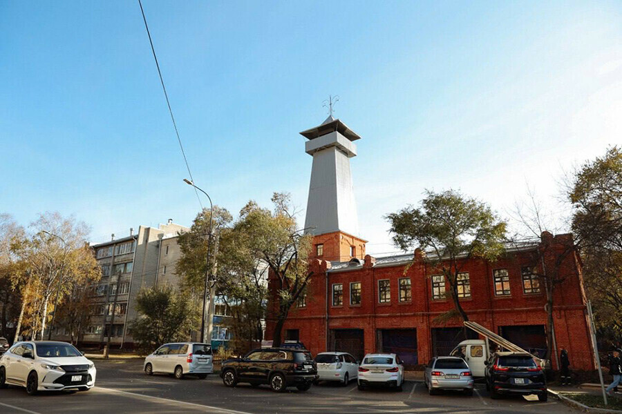 Ремонт старинного здания где жил брандмейстер продолжается в Благовещенске фото