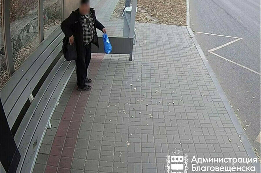 Передали медикам установлен вандал который облюбовал автобусные остановки в Благовещенске