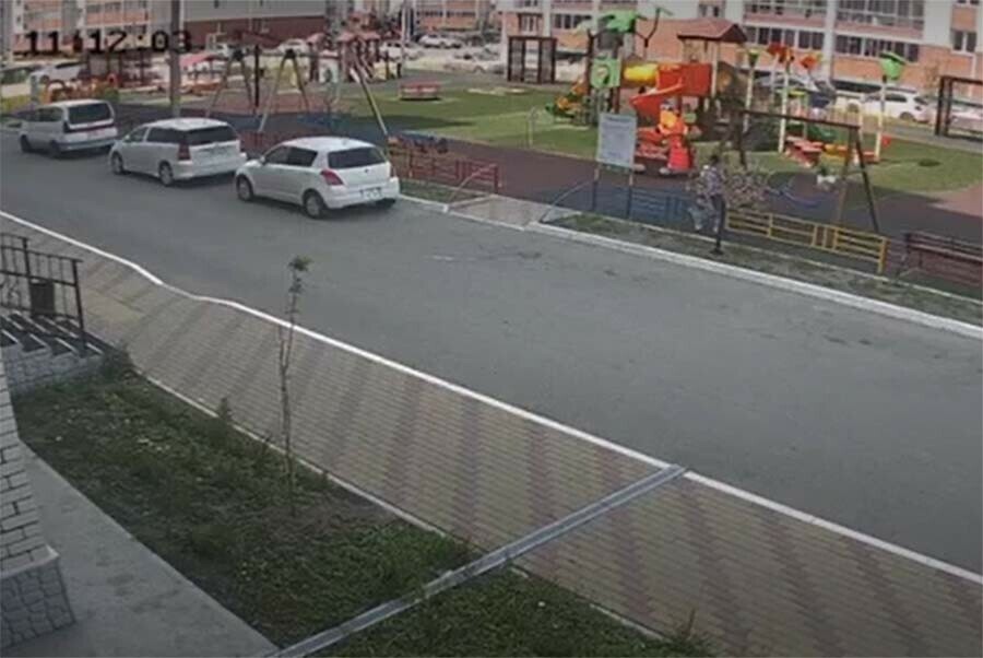 В Приамурье управляющая компания заплатит за серьезную травму 4летнего ребенка упавшего с качелей видео