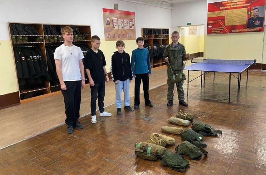 Тренажеры полигон учеба трудным подросткам в Благовещенске помогают курсанты ДВОКУ