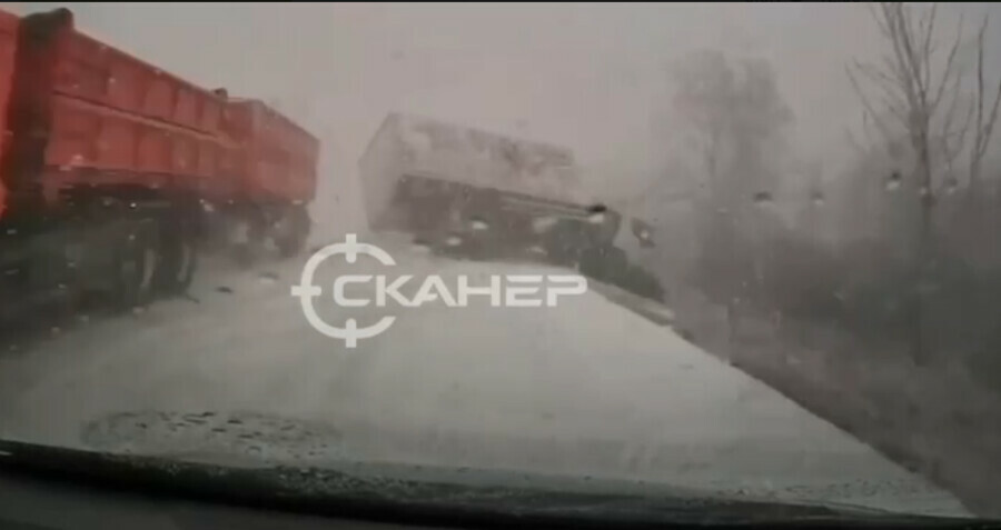 Появилось видео момента ДТП с участием автобуса в Белогорском округе