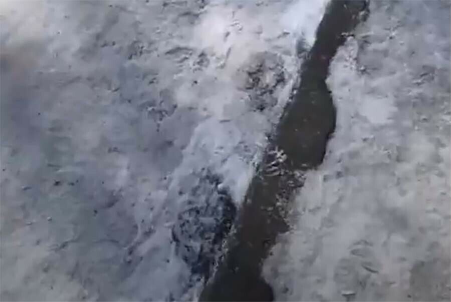 В Приамурье ребенок сломал руку поскользнувшись на неочищенных ступенях