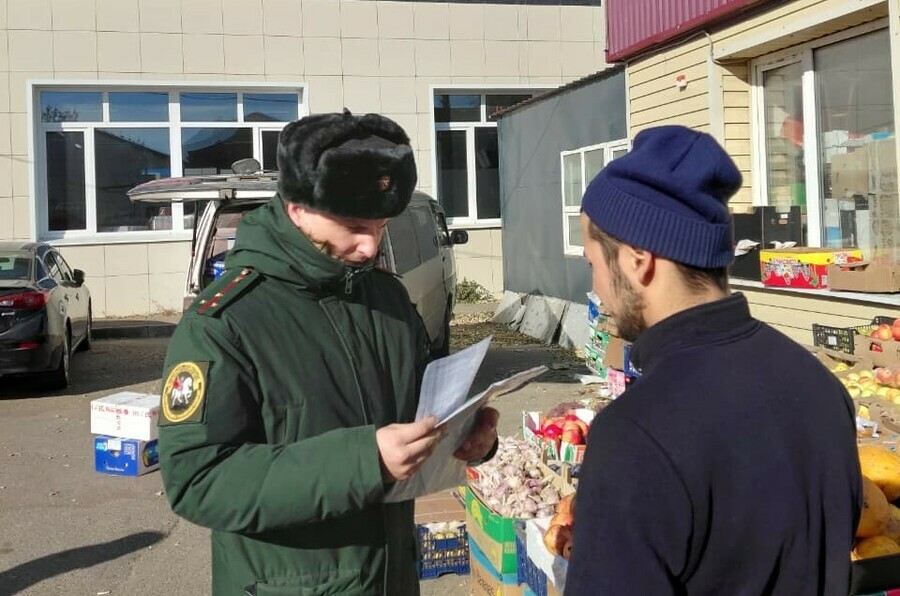 В Благовещенске иностранцам с российским гражданством объясняют преимущества службы в ВС РФ