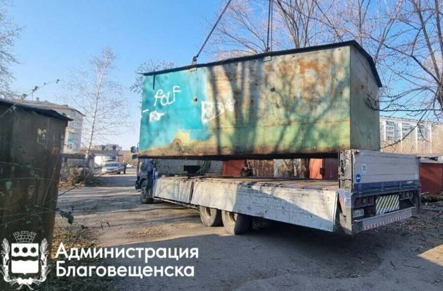 В Благовещенске убирают гаражи освобождая места для новых скверов и парковок фото