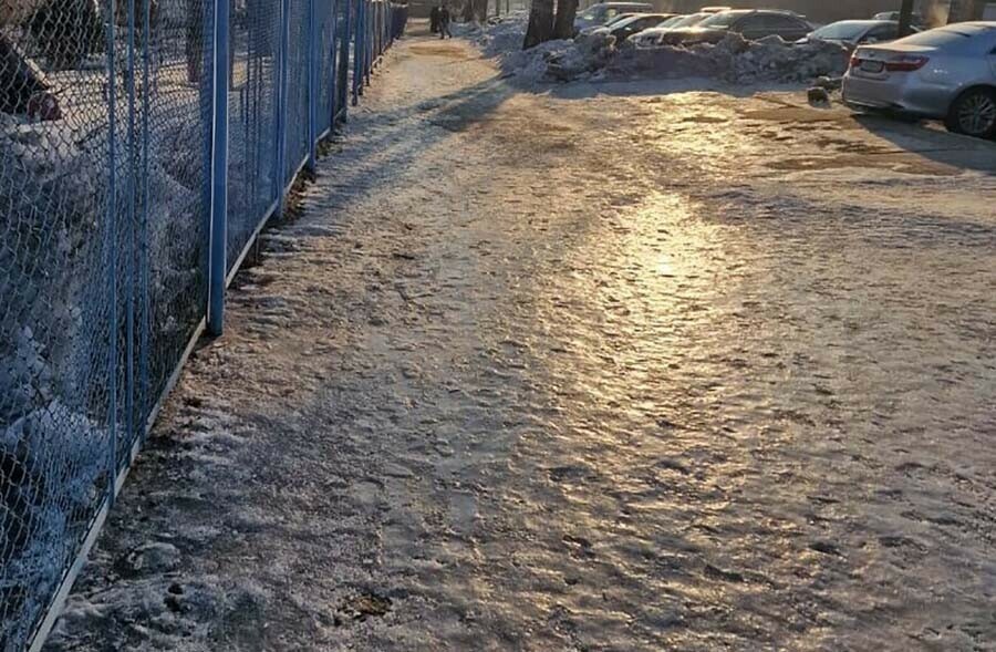 Началось гололёд и ветер обещают амурчанам