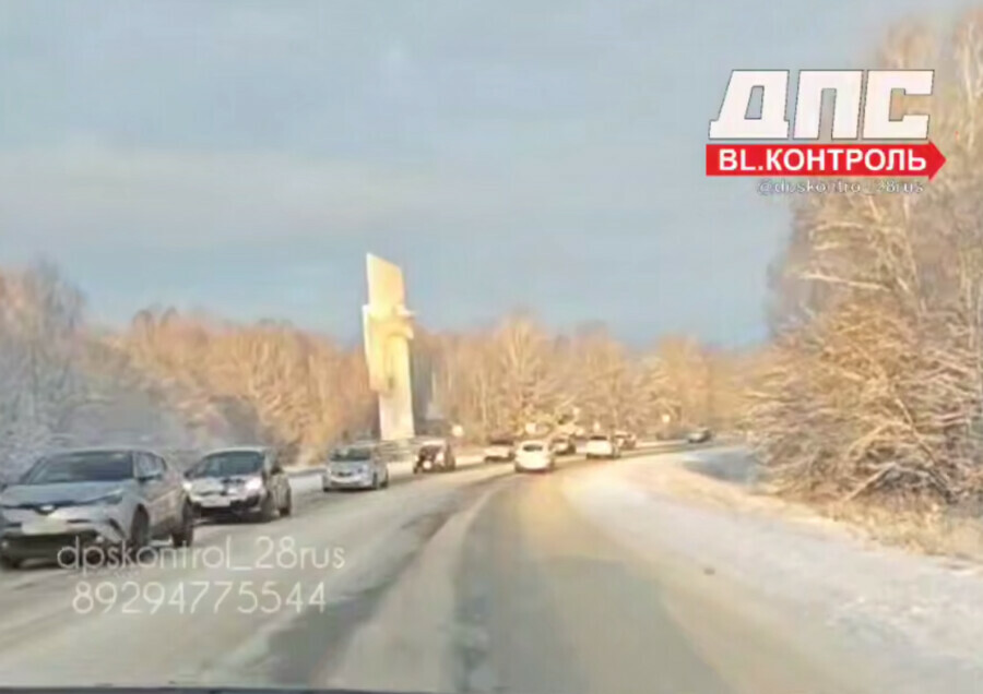 По аэропортовской трассе собралась многокилометровая пробка видео