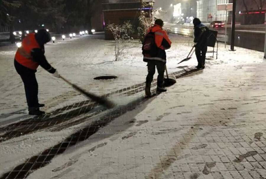 Мэрия в Благовещенске началась круглосуточная борьба со снегом видео