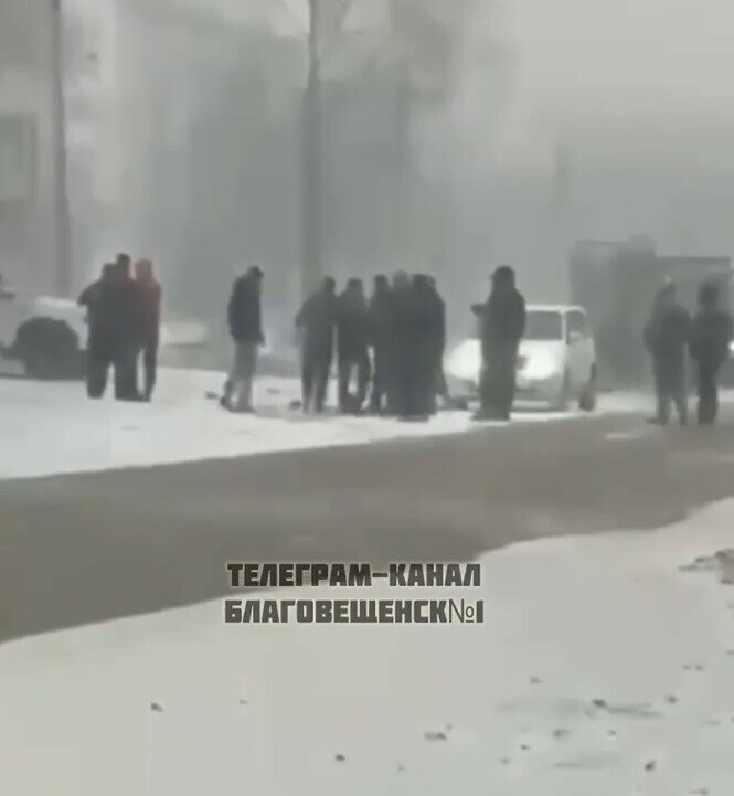 В амурском поселке произошла серьезная драка Что спровоцировало такую потасовку видео