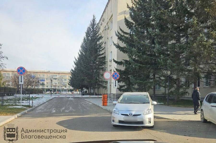 Для благовещенца парковка около областного правительства оказалась платной