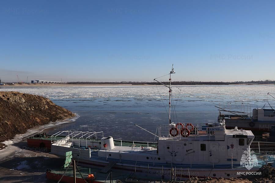 Суда на отстой навигация на водоемах Амурской области закрывается