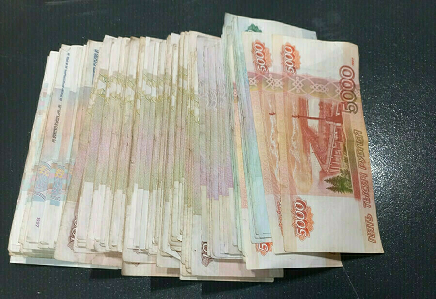 В каких отраслях экономики сейчас платят больше 150 тысяч рублей