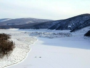 На Бурейском водохранилище из утонувшего автомобиля достали тело погибшего жителя Читы