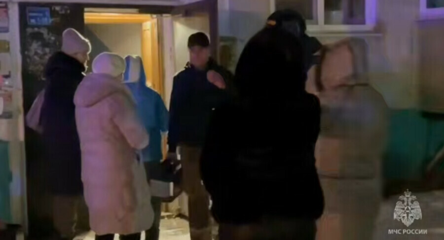 В Благовещенске изза пожара эвакуировали жильцов дома видео