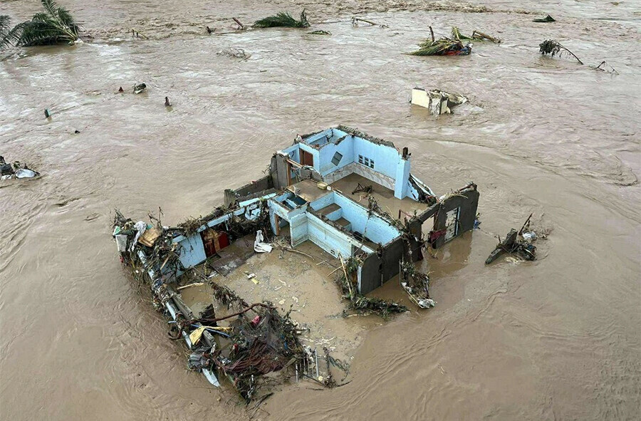 Российские туристы застряли на Филиппинах изза мощного тайфуна фото