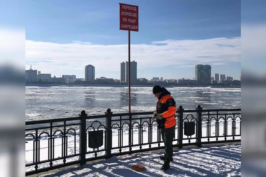 В Благовещенске устанавливают специальные предупреждающие знаки