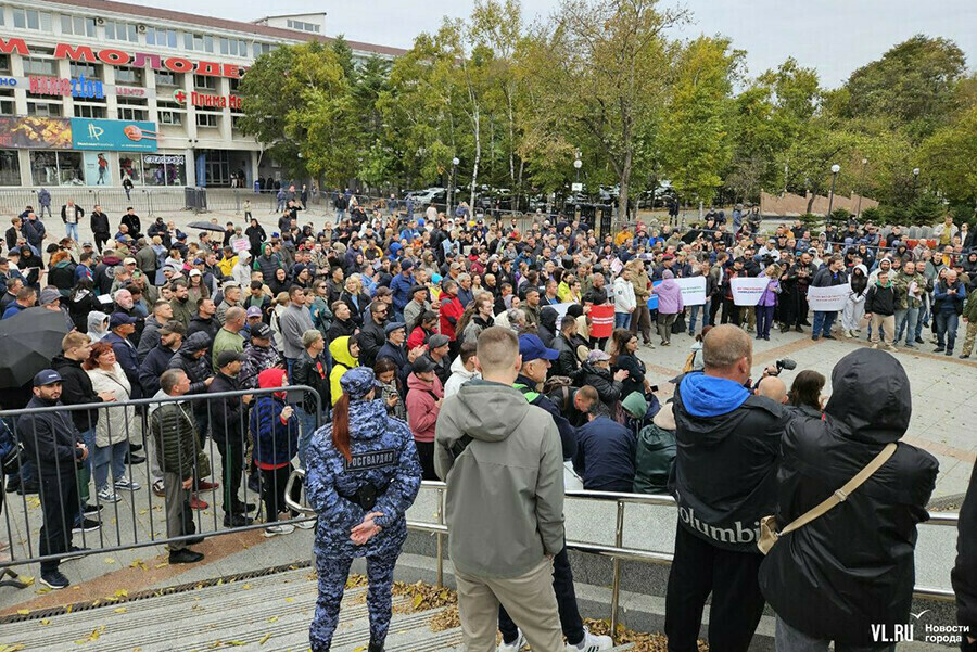 В Приморье Дед Мороз помешал провести митинг против повышения утильсбора