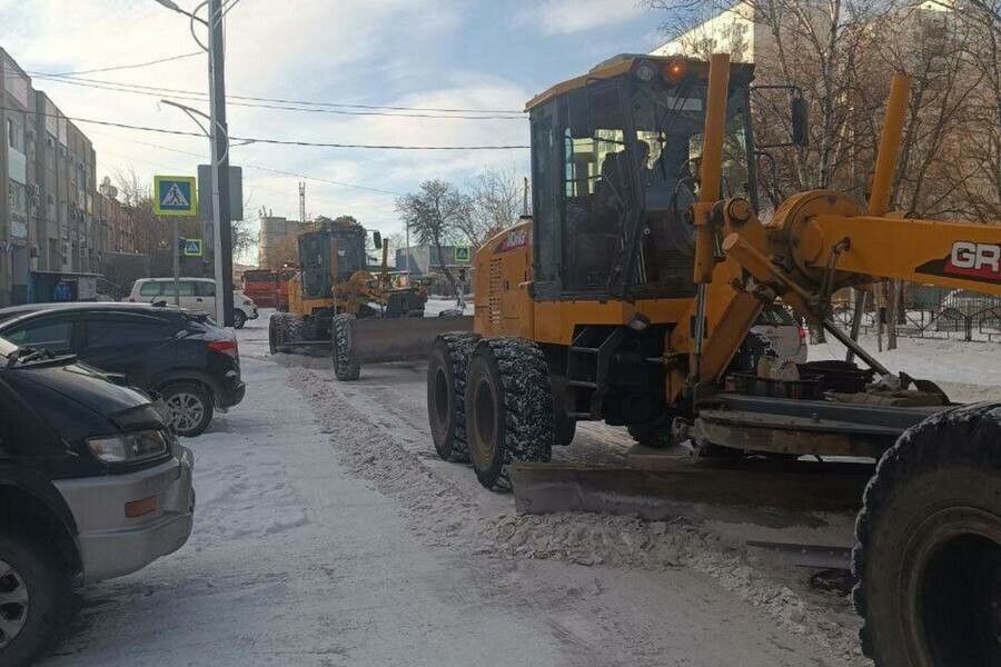 Власти Благовещенска отчитались где спецтехника убирает наледь фото видео