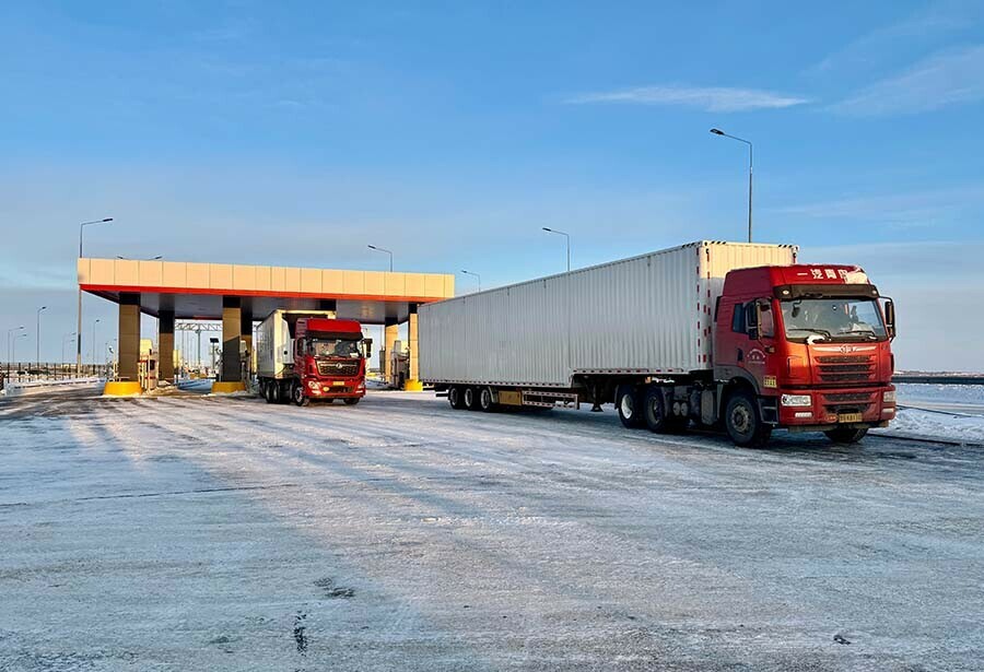 Больше 200 автомобилей оформляют за сутки в МАПП КаниКурган Приамурья