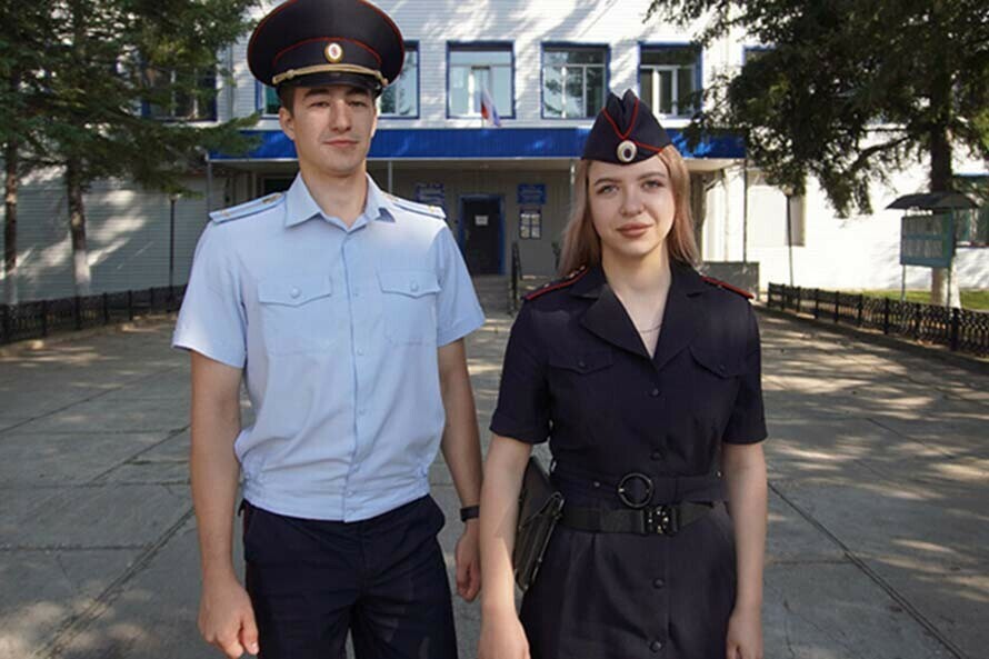 Участковых Амурской области наградили за смелость во имя спасения