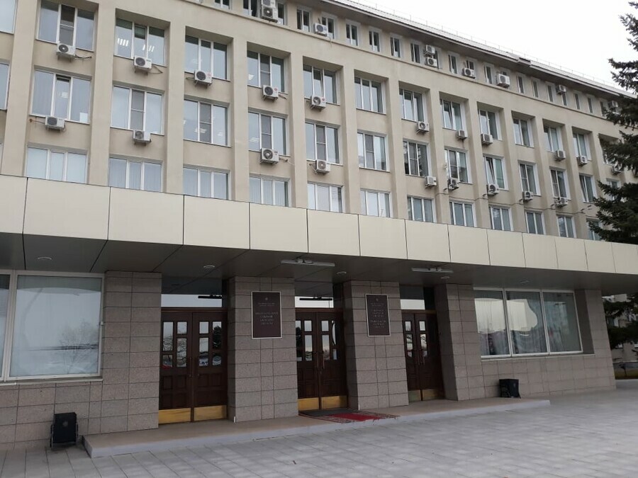 Прокуратура через суд требует уволить начальника инспекции государственного строительного надзора Амурской области