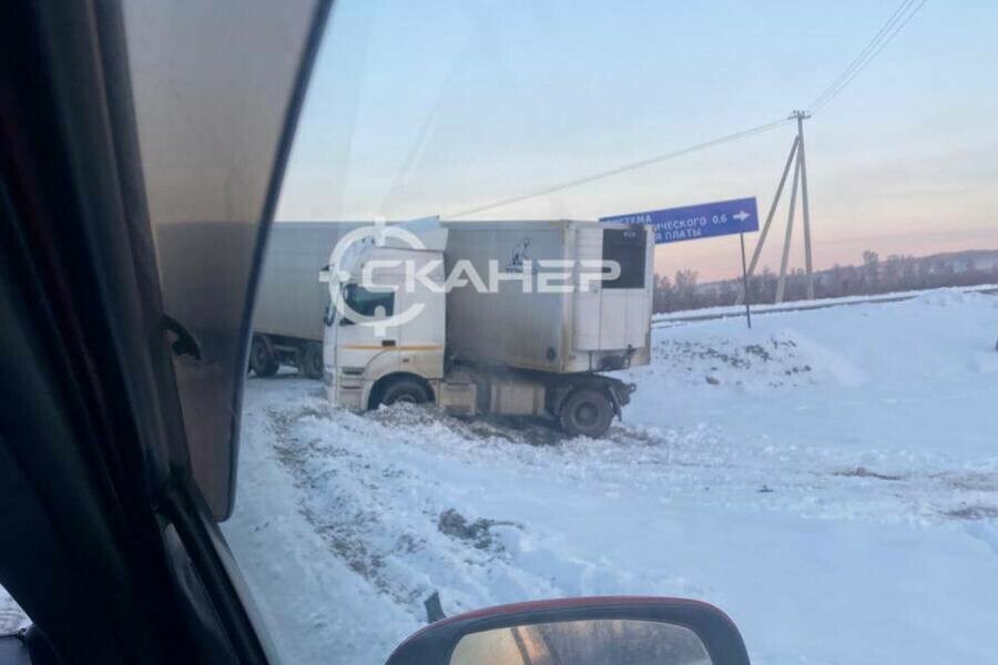 О перекрестке с нюансом сообщают амурчане в соцсетях фото видео