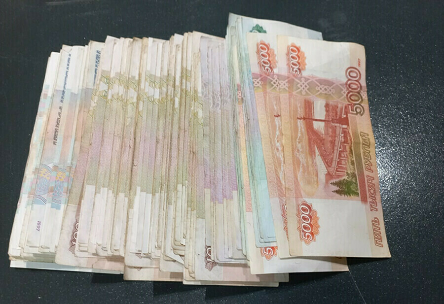 В Благовещенске семья перевела мошенникам 20 миллионов рублей и продала машину