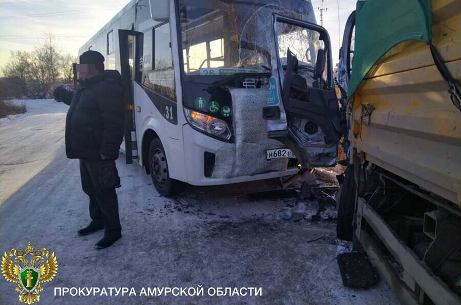 В ДТП с участием маршрутного автобуса в Благовещенске пострадал 5летний ребенок