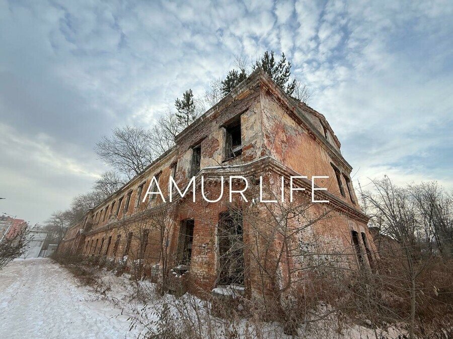 В Благовещенске начали сносить остатки старинных казарм на улице Зейской Фоторепортаж Amurlife