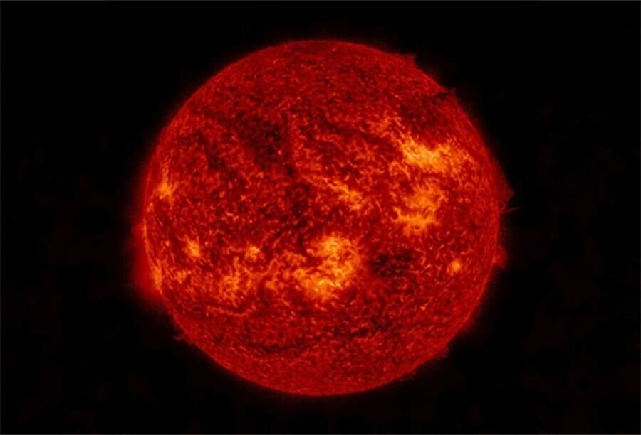 На Землю обрушилась магнитная буря почти наивысшего уровня Формируется гигантская зона полярных сияний фото