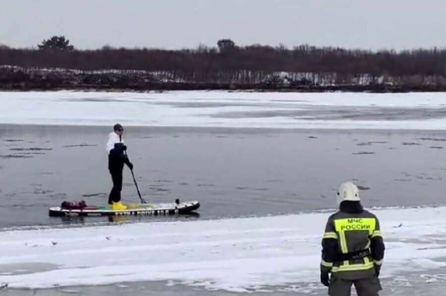 А был ли мальчик В Белогорске на реке Томь среди льдин заметили человека фото видео