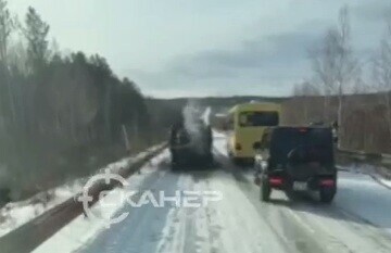 На подъезде к кладбищу под Благовещенском прямо на дороге сгорело авто видео 