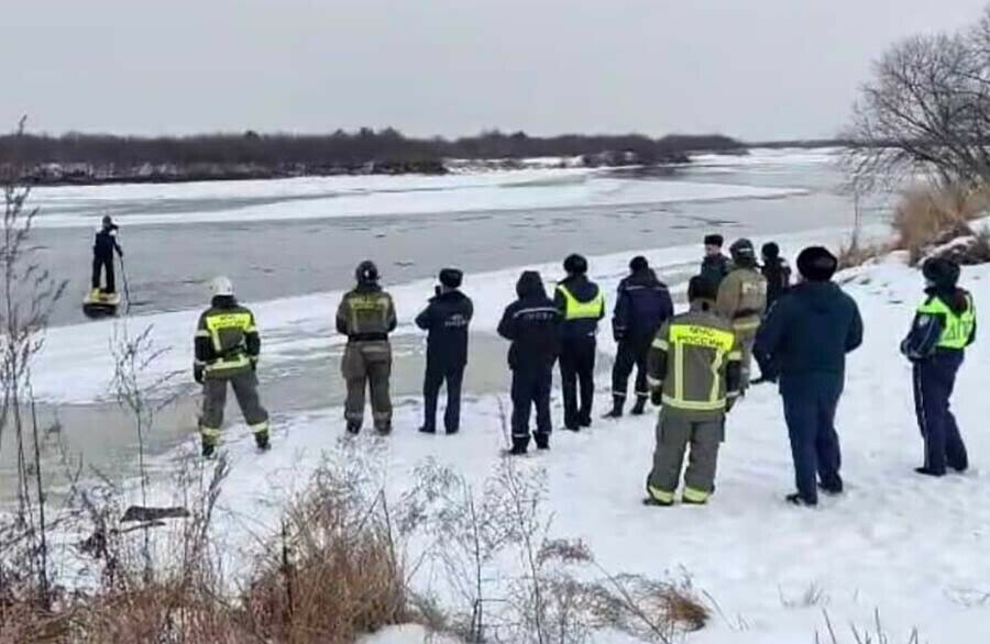 В Белогорске сапбордист выловленный на реке Томь получил официальную бумагу