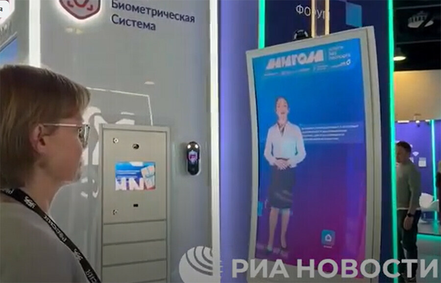 Без паспорта и специалиста в МФЦ будут обслуживать поновому видео