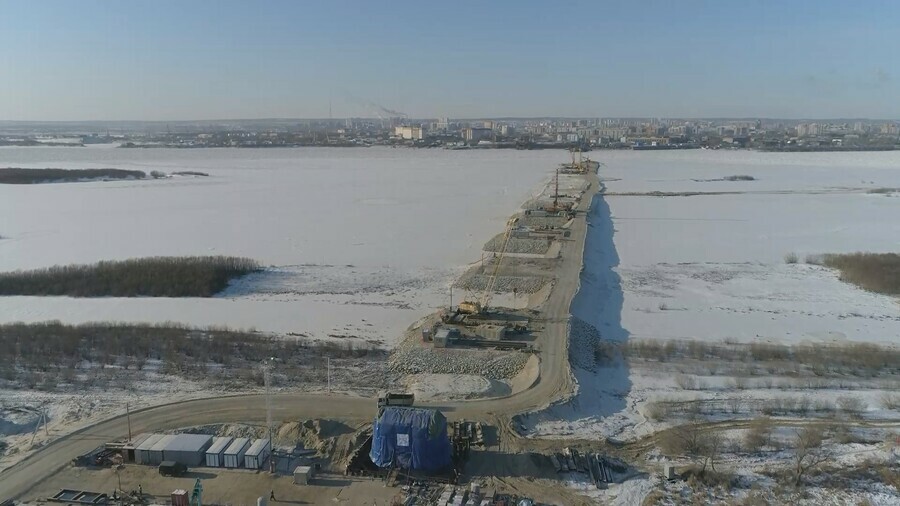 Техника не выдерживает Как экстремальные морозы сказываются на строительстве моста через Зею