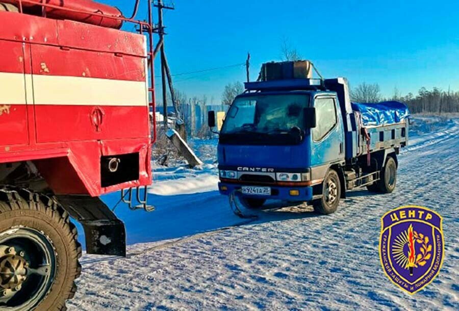 В Селемджинском районе замерз грузовик и едва не замерзли водители