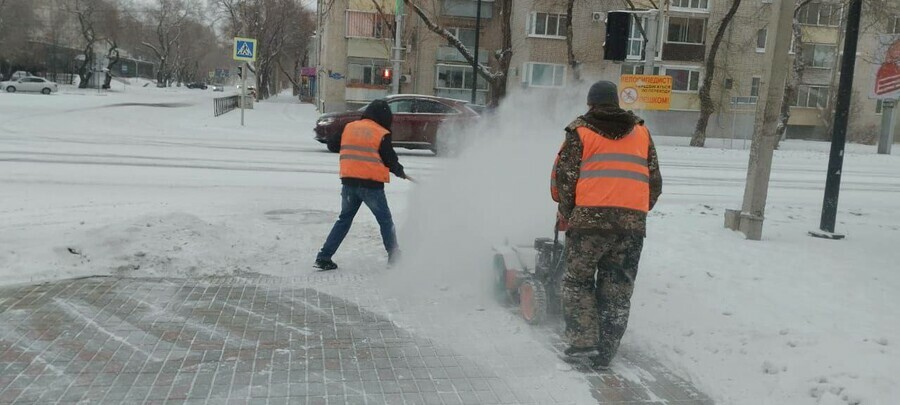 Администрация Благовещенска ГСТК активно борются с последствиями снегопада 