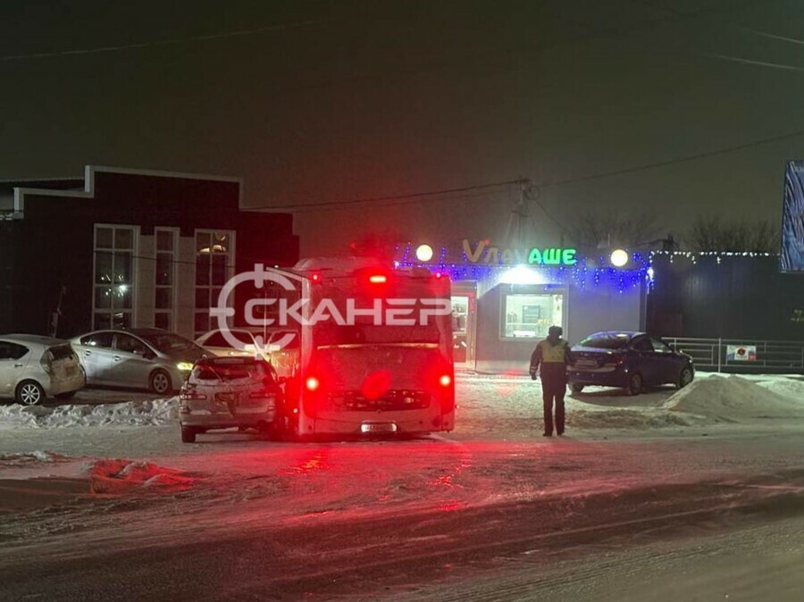 В Чигирях автобус столкнулся с легковушкой видео