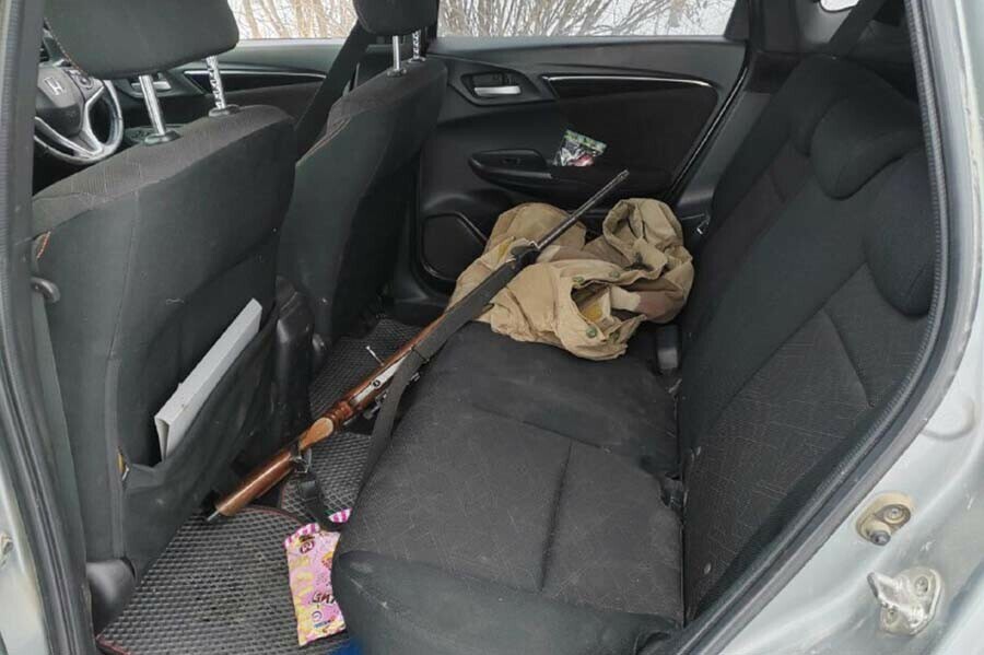 Амурчанин просто так возил в машине нелегальный заряженный карабин