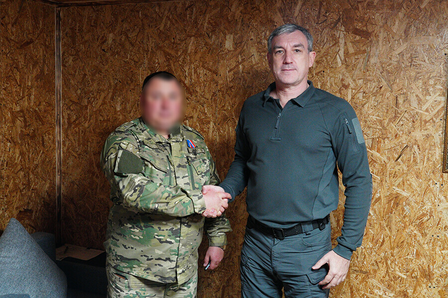 Губернатор Василий Орлов встретился с амурчанами выполняющими боевые задачи в Новороссии фото
