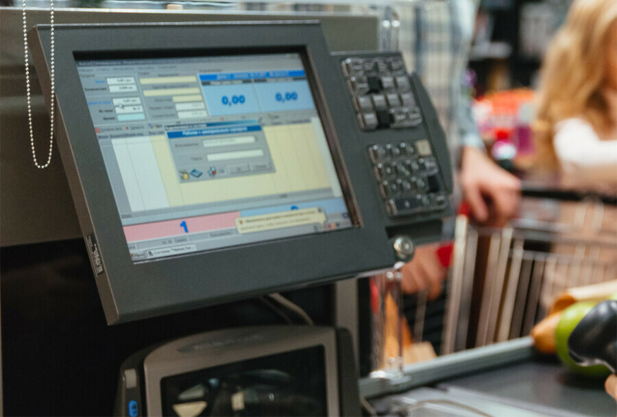 Как покупателям снять наличные на кассе АЗС аптек и магазинов рассказали юристы