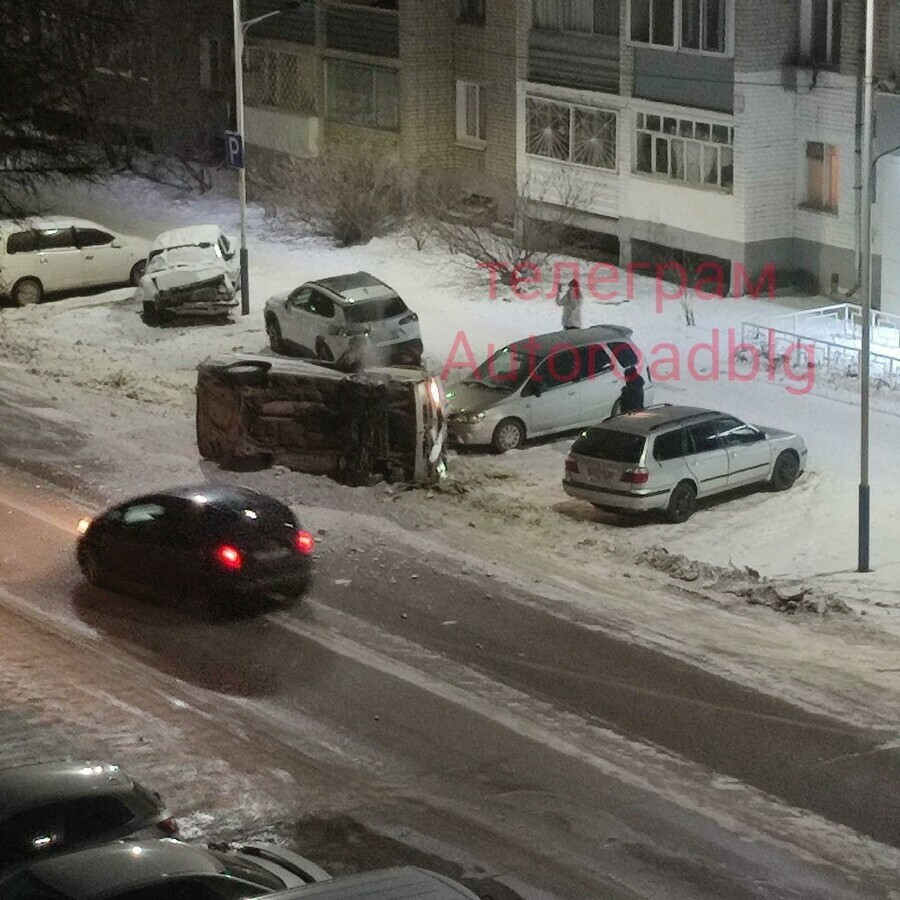 В Благовещенске пьяный водитель устроил массовое ДТП разметав машины на парковке видео