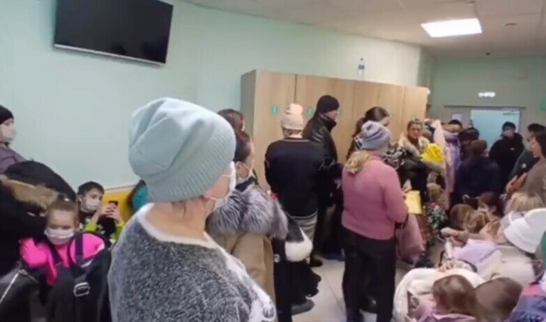 Это просто какойто дурдом благовещенцы показали какие очереди образовались изза роста заболеваемости видео 