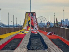 Благовещенец забрался на строящуюся тюбинговую горку и рассказал о своих ощущениях видео