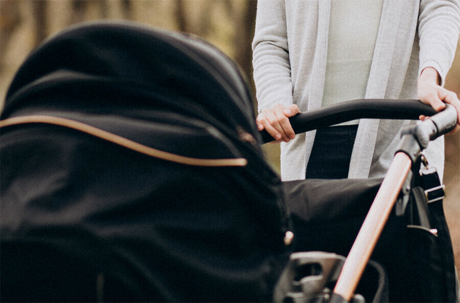 На коляску с 4месячной малышкой наехал автомобилист в Белогорске и скрылся