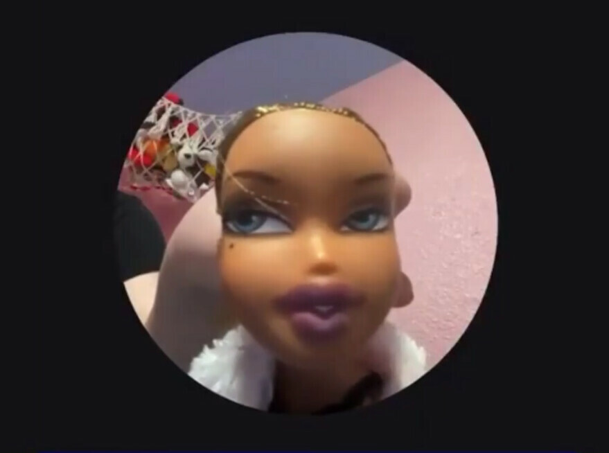 Дети пытаются обмануть возрастную проверку компьютерных игр с помощью кукол