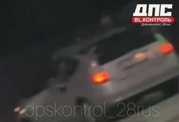 У благовещенца забрали на штрафстоянку Toyota Prius изза выходок на парковке ТЦ видео 