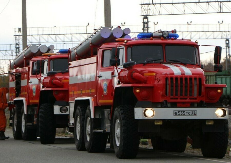 В Приамурье два боевых расчета тушили двухэтажный гараж
